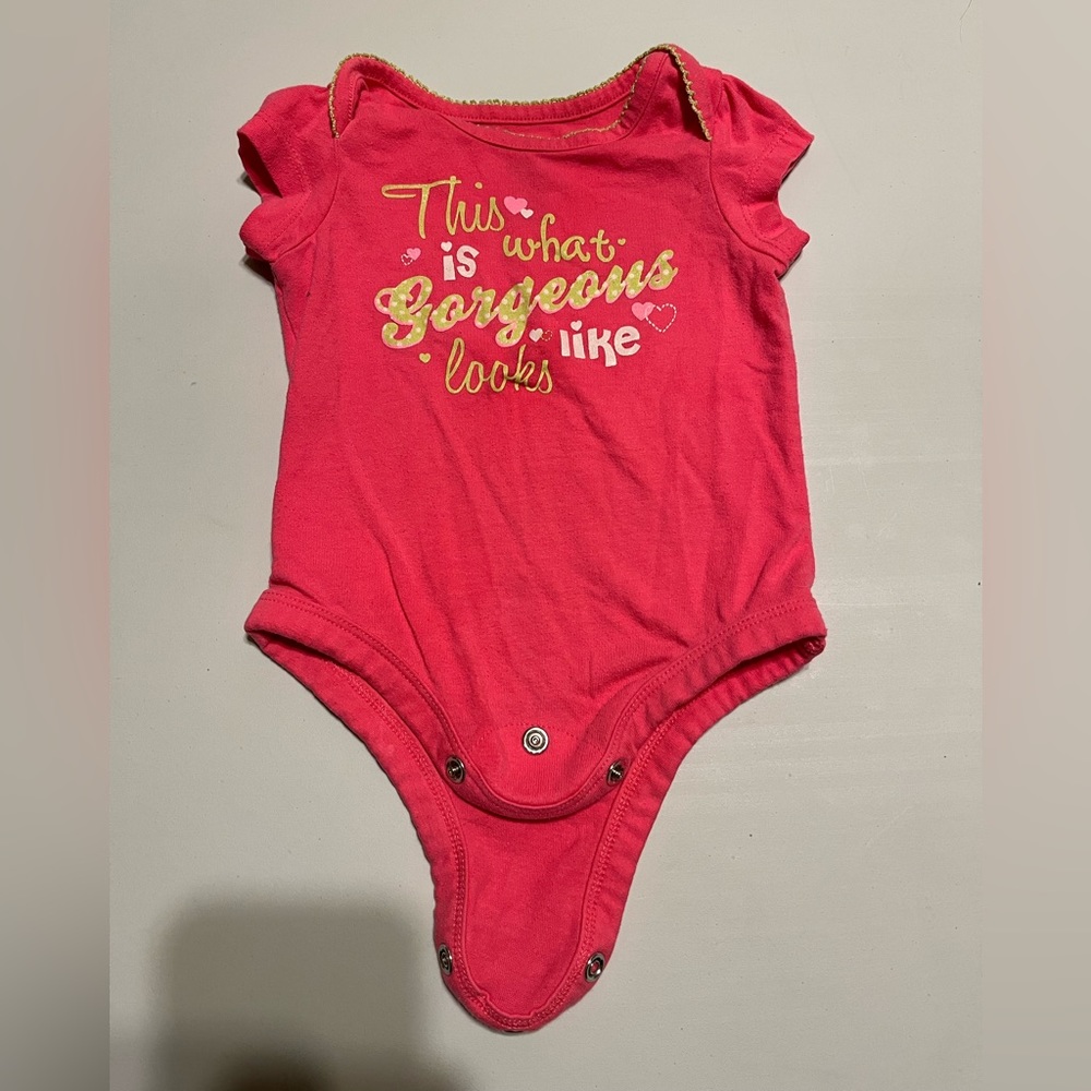 🌟5/$25 “This is What Gorgeous Looks Like” Bodysuit Size 6-12 Months